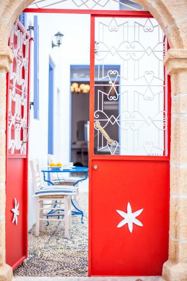 The Red Door In Koskinou Koskinou  Luaran gambar