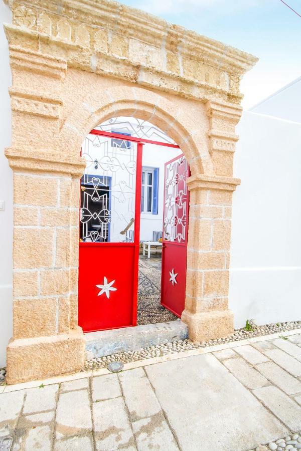 The Red Door In Koskinou Koskinou  Luaran gambar